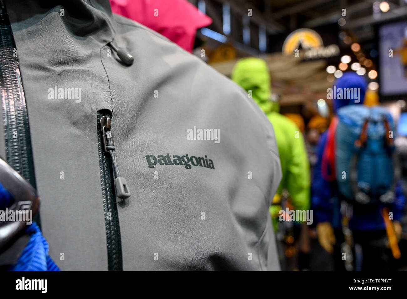 04 febbraio 2019, il Land della Baviera, München: Il logo del fornitore di alpinismo Patagonia su una camicia, presa su 04.02.2019 alla ISPO sporting goods fiera di Monaco di Baviera. Foto: Tobias Hase foto: Tobias Hase/dpa Foto Stock