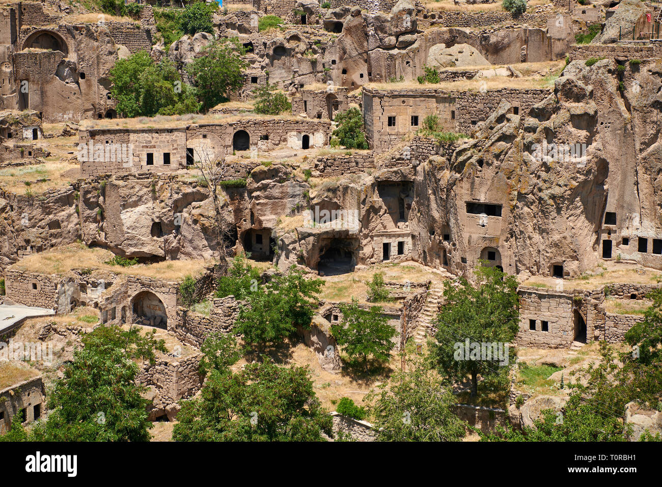 Foto e immagini della grotta Guzelyurt città attraverso il il monastero Vadisi Valley, 'Manastır Vadisi", Ihlara Valley, Guzelyurt , provincia di Aksaray, Turk Foto Stock