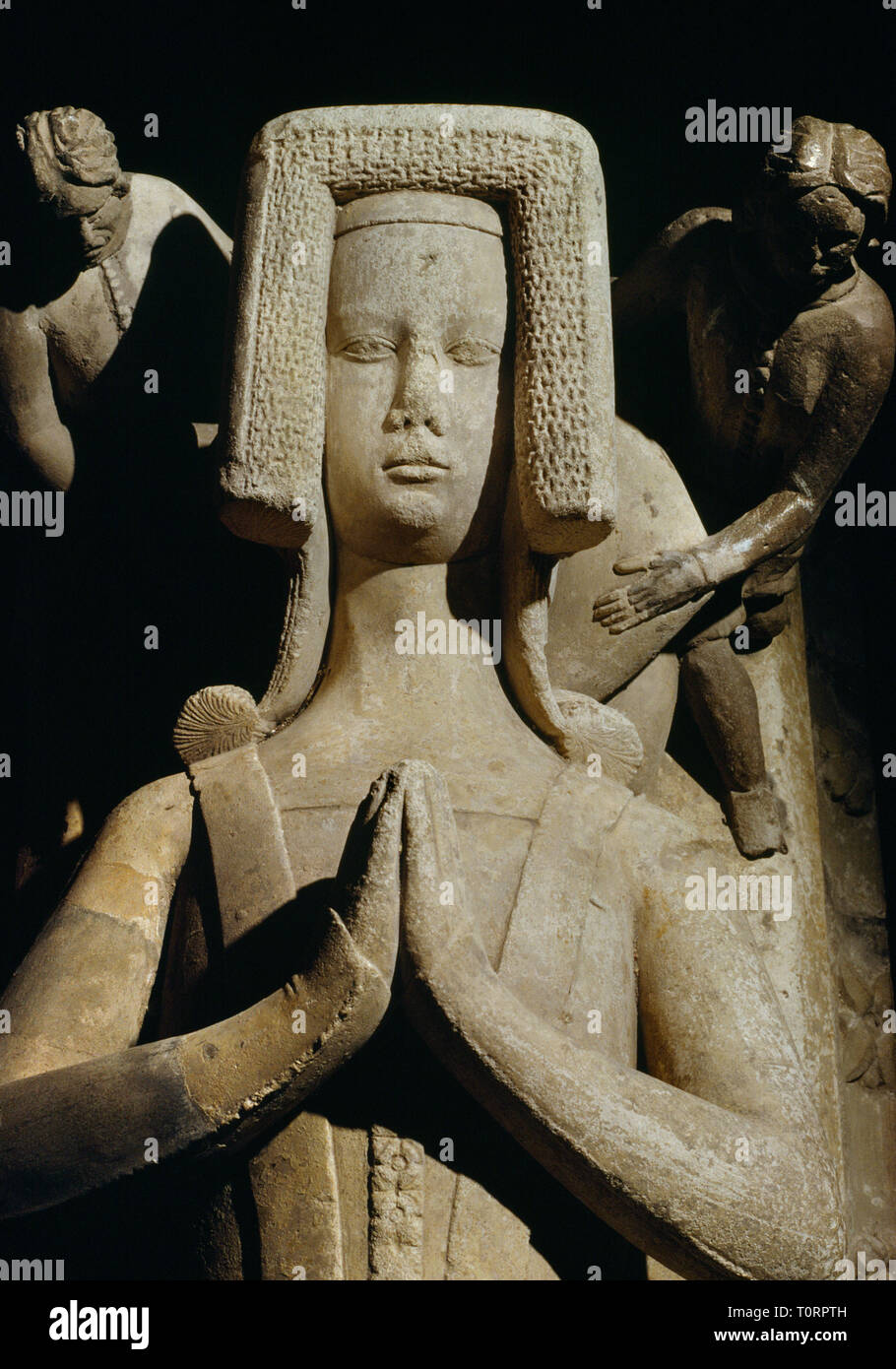 Stackpole Elidor chiesa, Pembrokeshire, Wales, Regno Unito: un splendidamente scolpito & dettagliata femminile medievale effigie (c.1370), le mani giunte in preghiera. Foto Stock