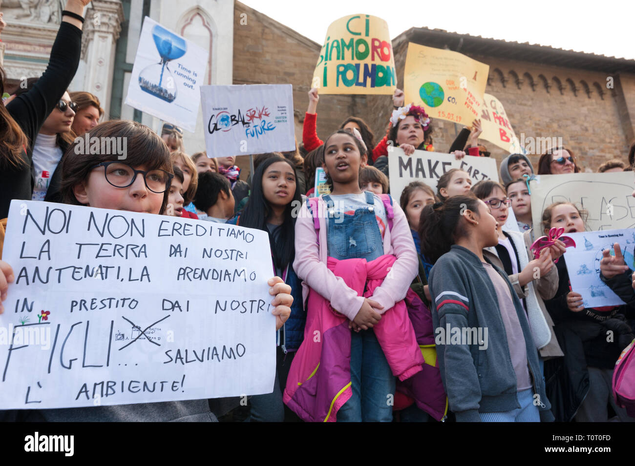 Firenze, Italia - 2019, marzo 15: la gente affolla le strade della città durante il clima globale sciopero per eventi futuri. Foto Stock