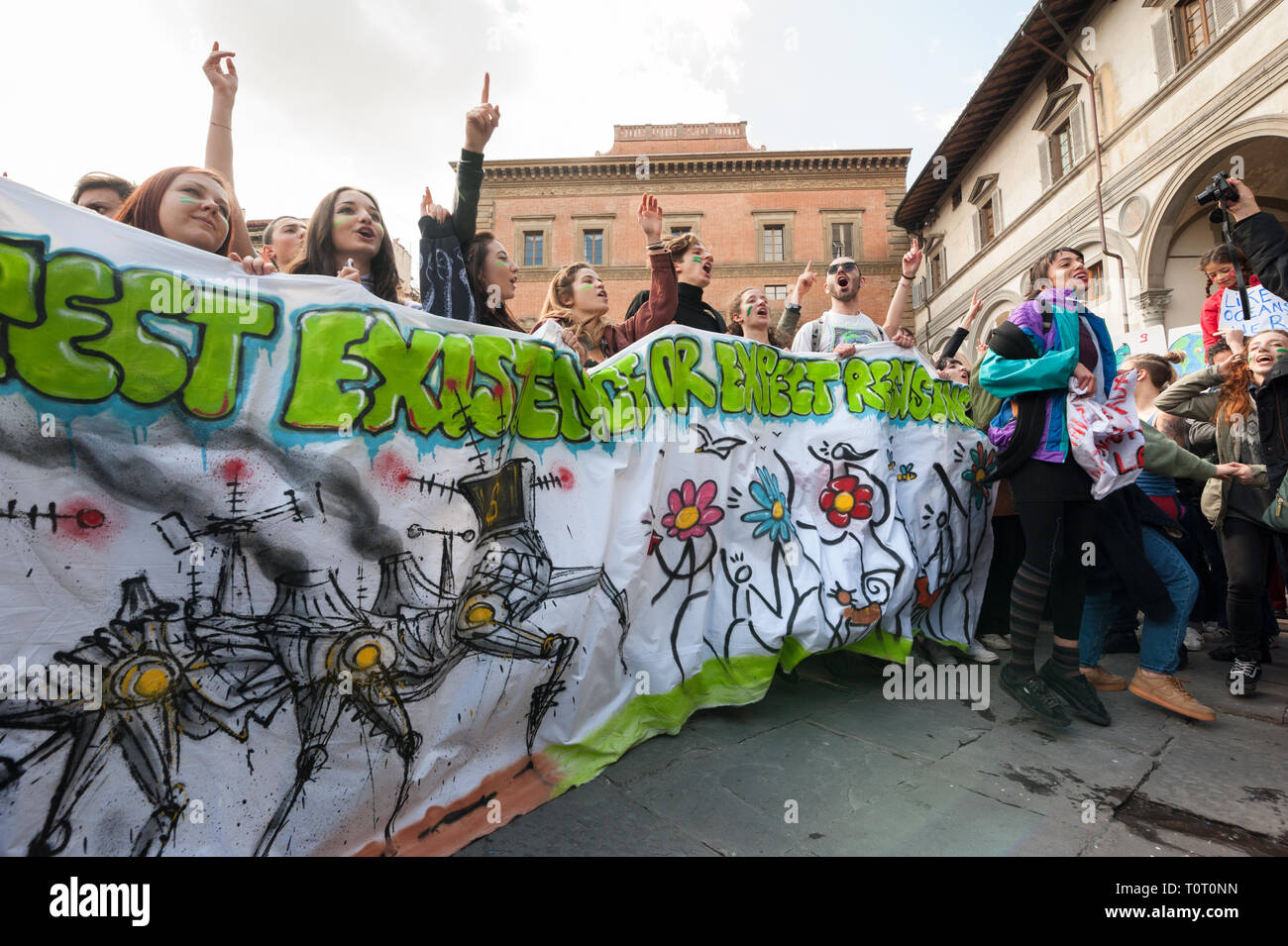 Firenze, Italia - 2019, marzo 15: la gente affolla le strade della città durante il clima globale sciopero per eventi futuri. Foto Stock