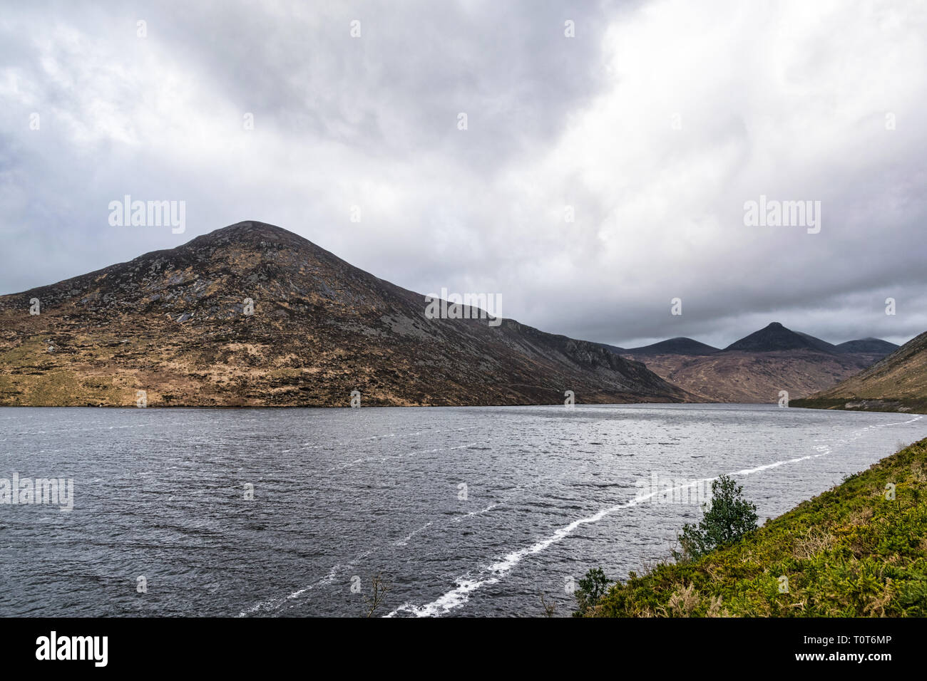 Questa è una foto di un lago nella Mourne Mountains in Irlanda del Nord Foto Stock