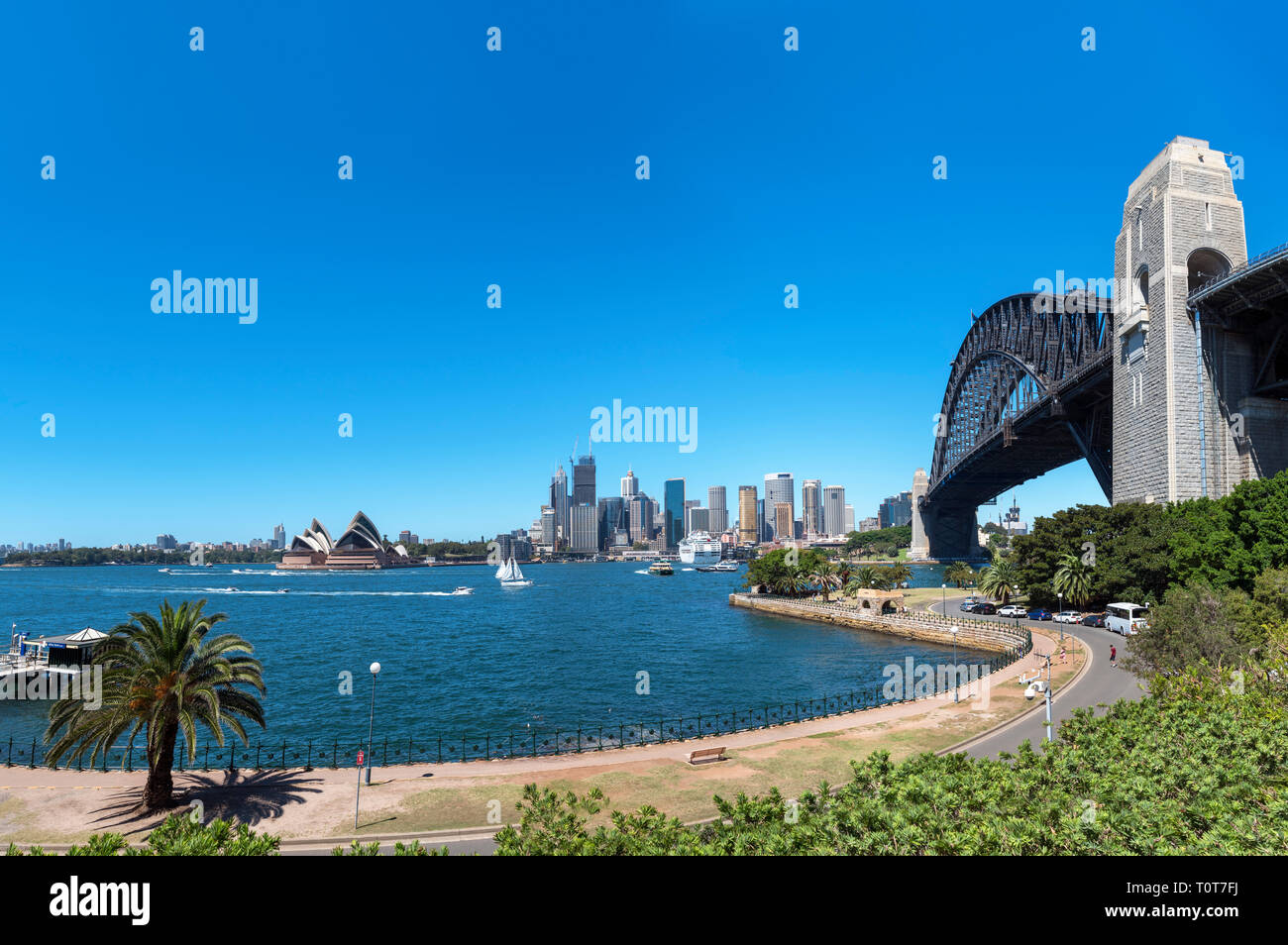 Il Sydney Harbour Bridge, Opera House di Sydney e il quartiere centrale degli affari skyline da Kirribilli, Sydney, Australia Foto Stock