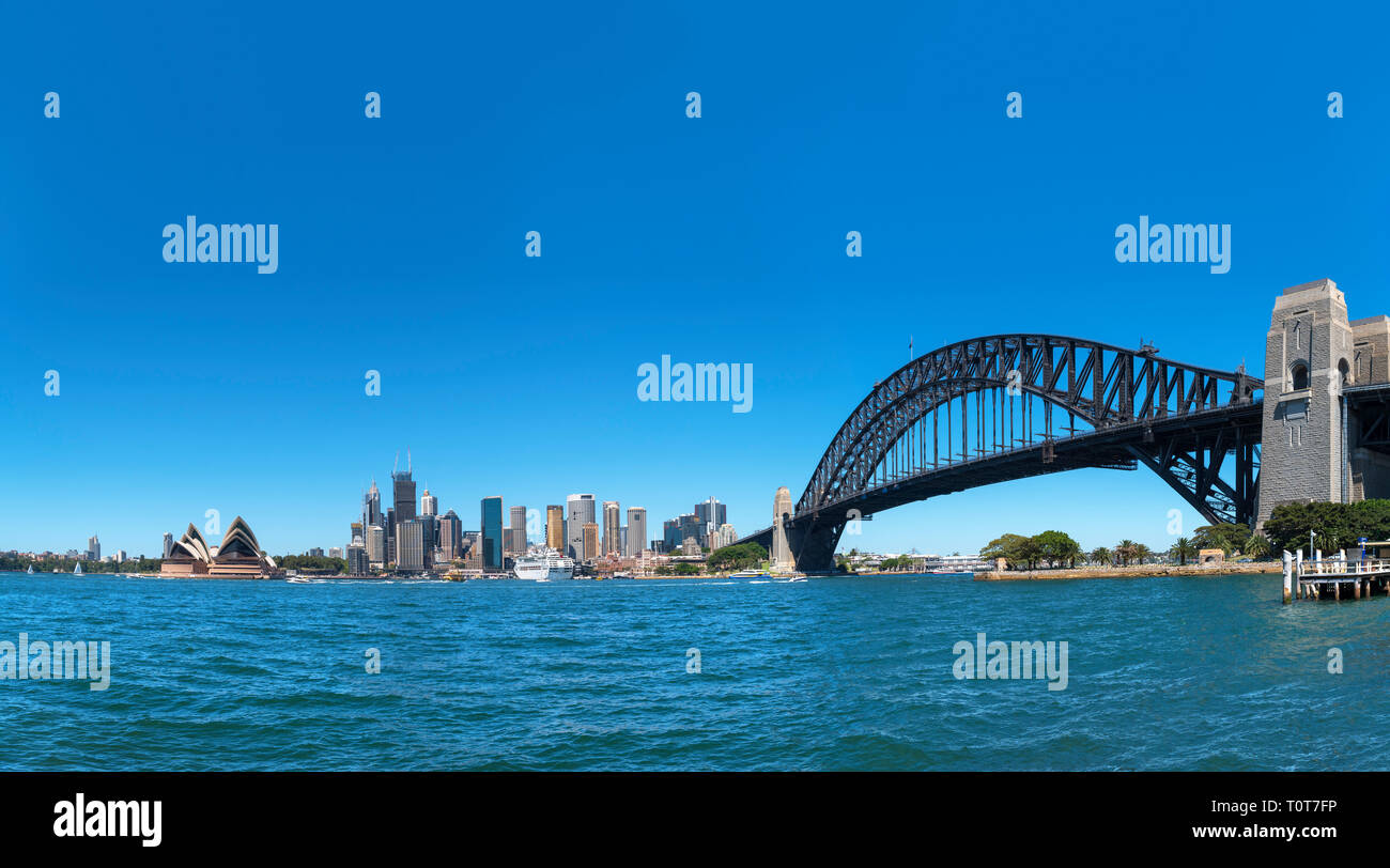 Vista panoramica del Sydney Harbour Bridge, Opera House di Sydney e il quartiere centrale degli affari skyline da Kirribilli, Sydney, Australia Foto Stock