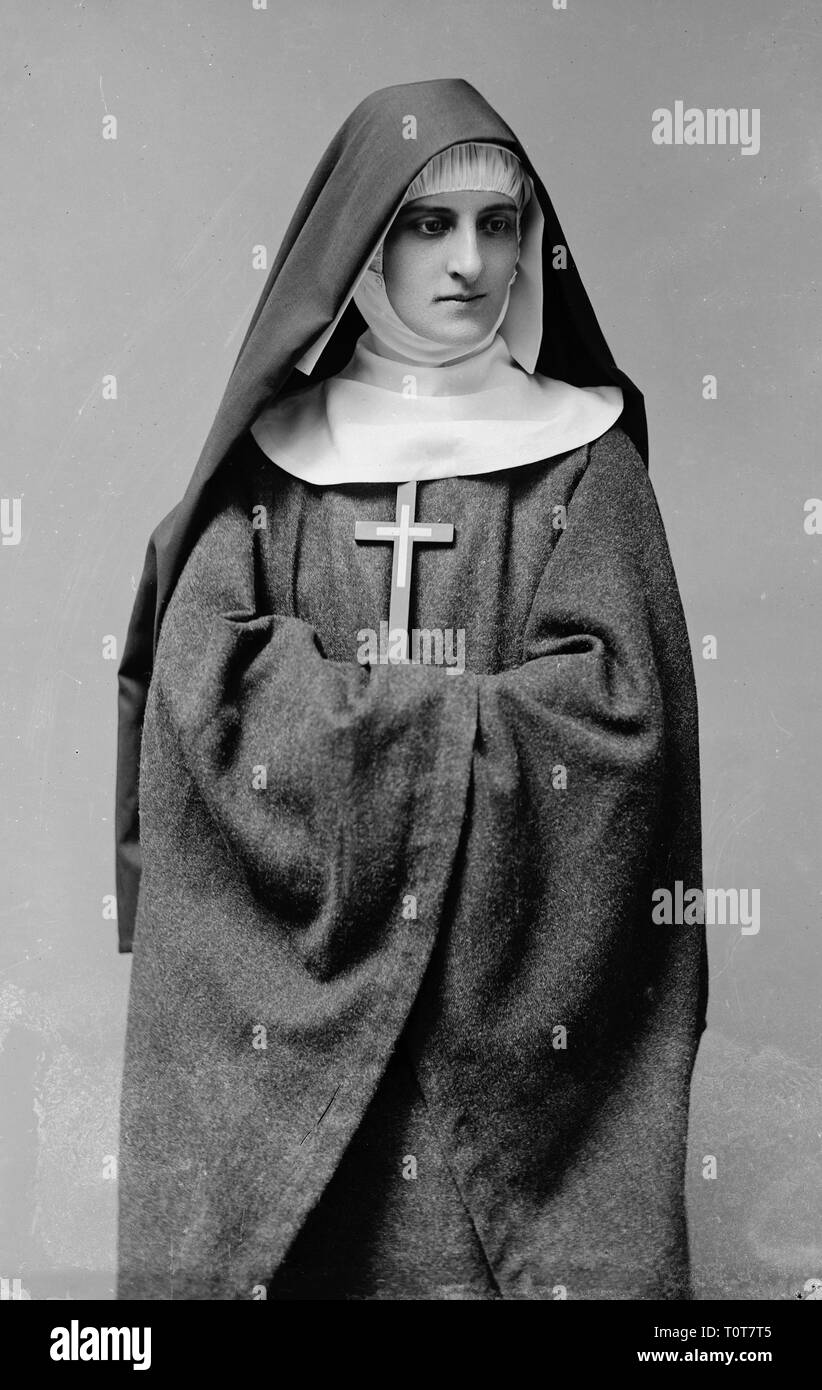 Nun, Christian nun indossando un abito e del crocifisso, la fede, Gertrude, Suor Mary Foto Stock