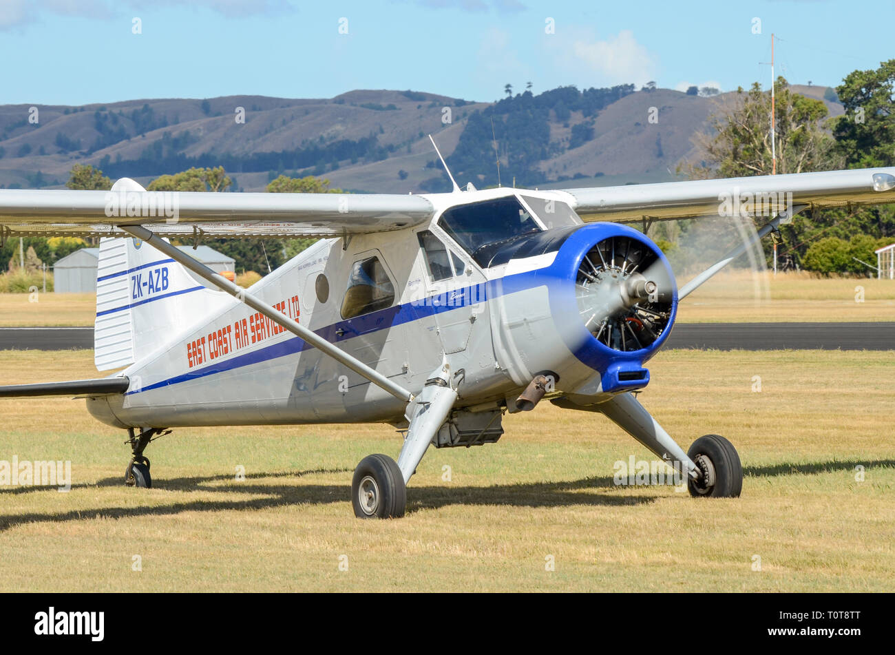 De Havilland Canada DHC-2 Beaver piano ZK-AZB della East Coast Air Services Ltd, Griffin Ag aria in rullaggio a cofano Aerodrome, Nuova Zelanda Foto Stock