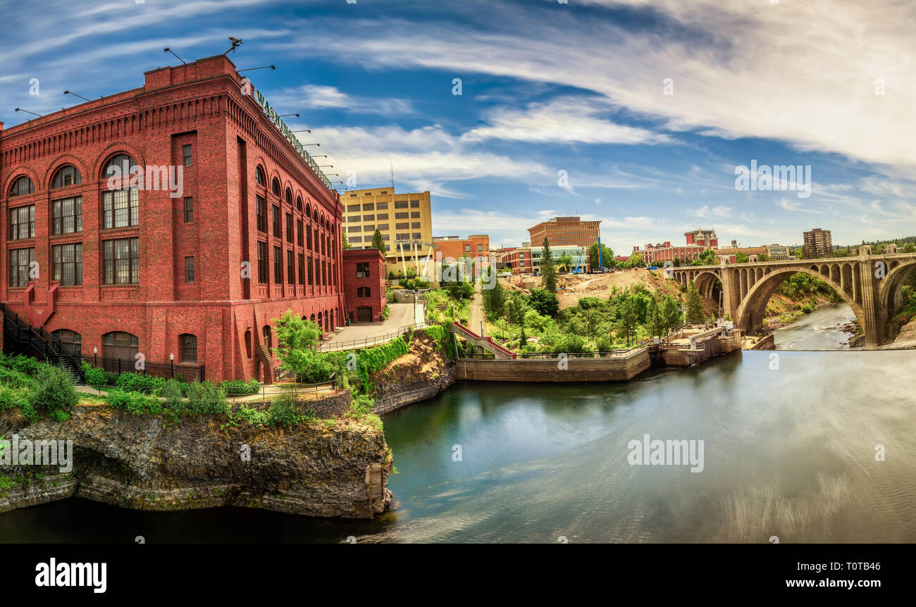 Washington il potere di acqua edificio e la Monroe Street Bridge in Spokane Foto Stock