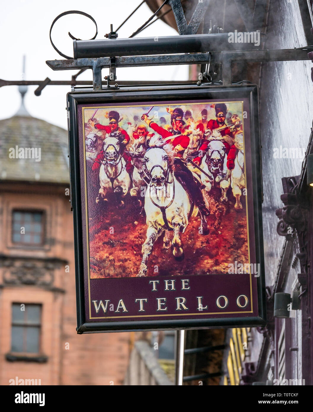 Ben noto bar gay tradizionale pub Vittoriano di Waterloo con pub segno, Wellington Street, Glasgow, Scotland, Regno Unito Foto Stock