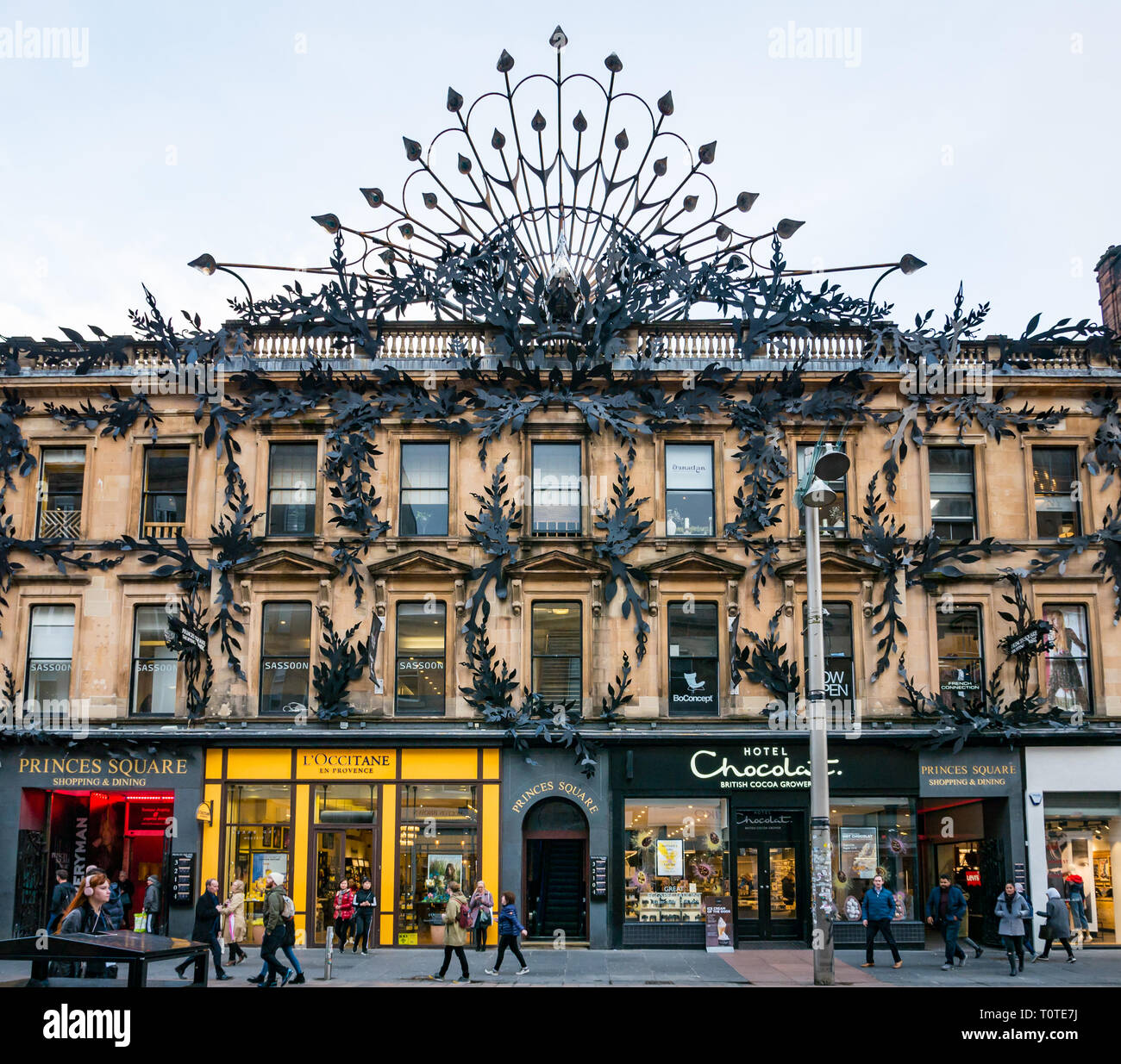 Fila di negozi con una decorazione di elementi in ferro battuto, Argyll Arcade, Buchanan Street, Glasgow, Scotland, Regno Unito Foto Stock