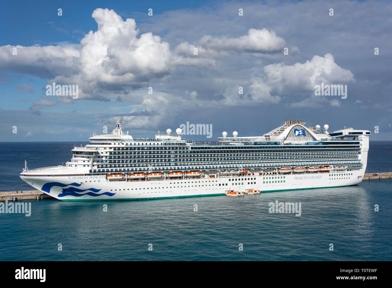 Caribbean Princess nave di crociera nel dock, Bridgetown, St Michael parrocchia, Barbados, Piccole Antille, dei Caraibi Foto Stock