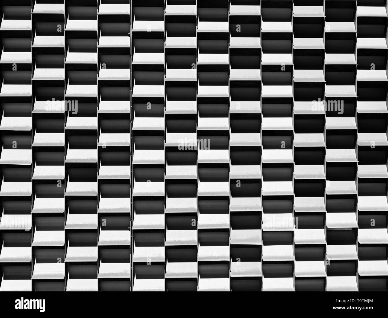 In bianco e nero a scacchiera, sfondo o disegno astratto per concetto simmetrico della disposizione ordinata. Foto Stock