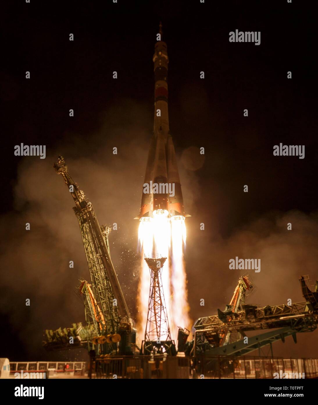 Il russo Soyuz MS-12 rocket di blasti dal cosmodromo di Baikonur Marzo 15, 2019 di Baikonur in Kazakhstan. La spedizione 59 equipaggio: Nick aia e Christina Koch della NASA e Alexey Ovchinin di Roscosmos lancerà 14 marzo per un periodo di sei-e-un-metà mese missione sulla Stazione spaziale internazionale. Foto Stock