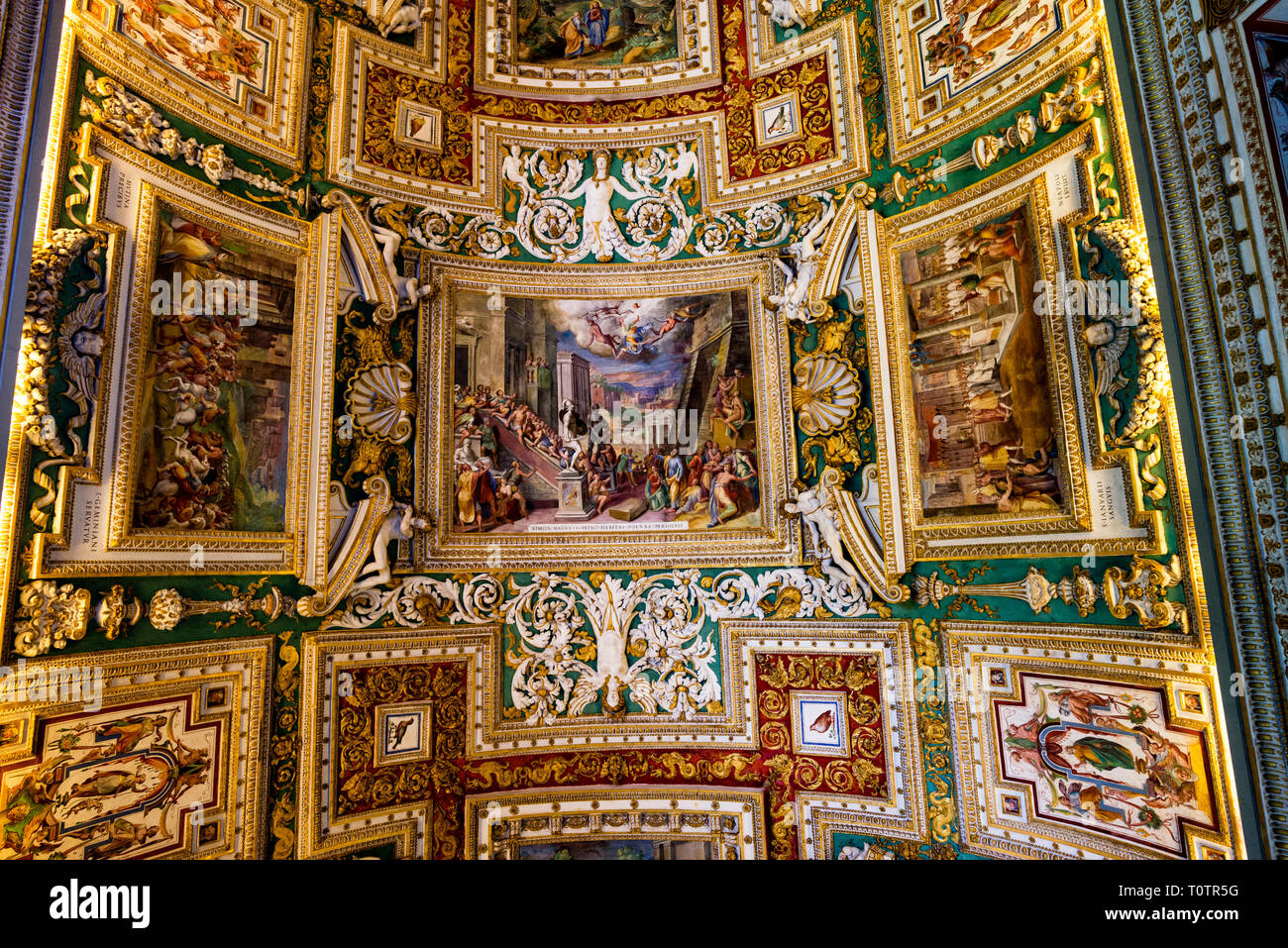 Soffitto a volta dipinto della Galleria delle carte geografiche nei Musei Vaticani, città del Vaticano, Roma, Italia. Foto Stock