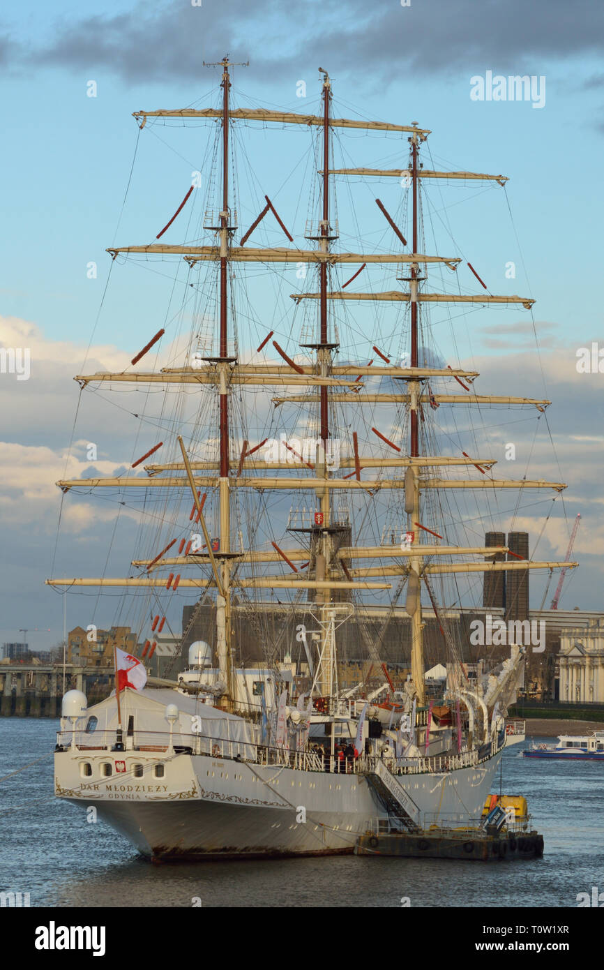 Il polacco sail training Ship Dar Mlodziezy ormeggiato a Greenwich a Londra Foto Stock