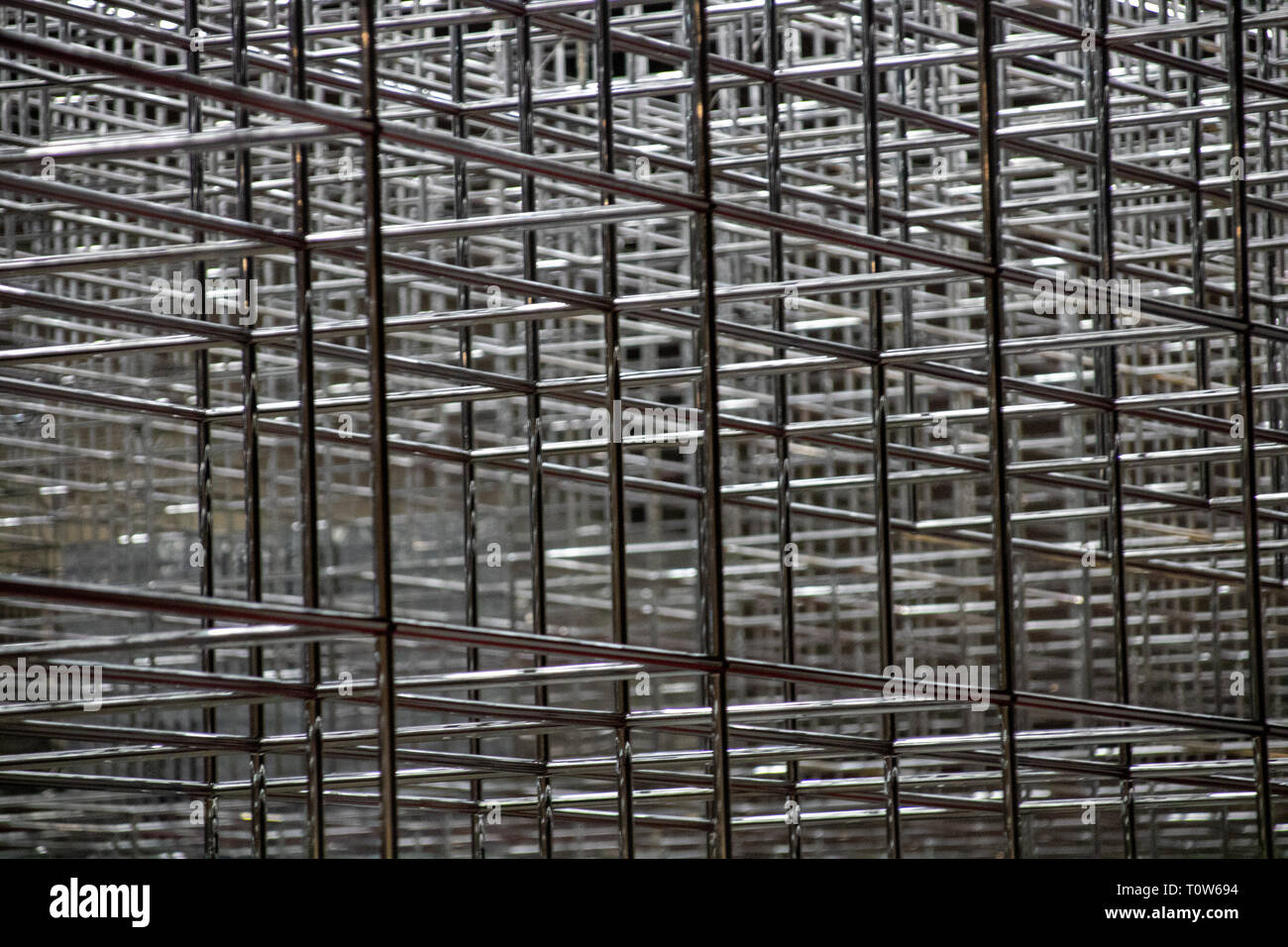 Maglia di acciaio installazione showroom closeup Foto Stock