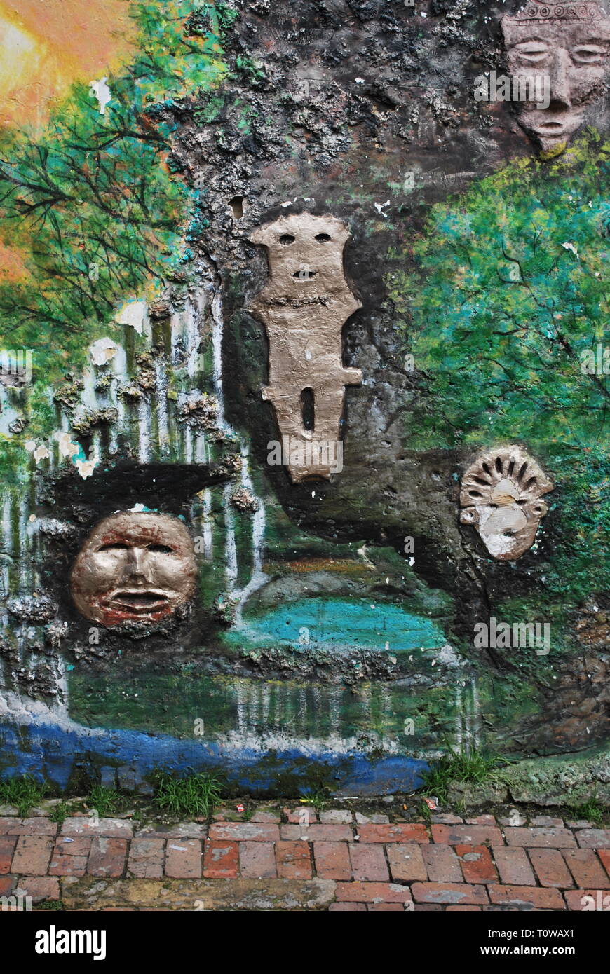 Un murale per rendere omaggio alle culture indigene della Colombia Foto Stock