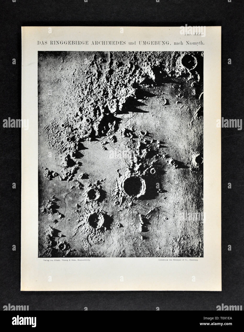 1894 Muller Astronomia stampa che mostra la superficie lunare della luna nella regione di Archimede Foto Stock