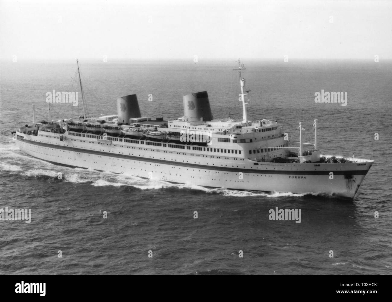 Trasporti / trasporto, navigazione, piroscafi, nave passeggeri 'Europa' della Norddeutscher Lloyd, costruito da De Schelde, Vlissingen, in commissione 1953 - 1984, vista sul mare, circa 1970, 1953 - 1965 Kungsholm, 1981 - 1984 Columus C, il sistema di cottura a vapore, vaporizzatori, cruiser, incrociatori, luxury liner, degli anni Sessanta del XX secolo, settanta, trasporto, trasporto, piroscafo, piroscafi, nave passeggeri, navi passeggeri, visualizzare viste, storico, storico Additional-Rights-Clearance-Info-Not-Available Foto Stock