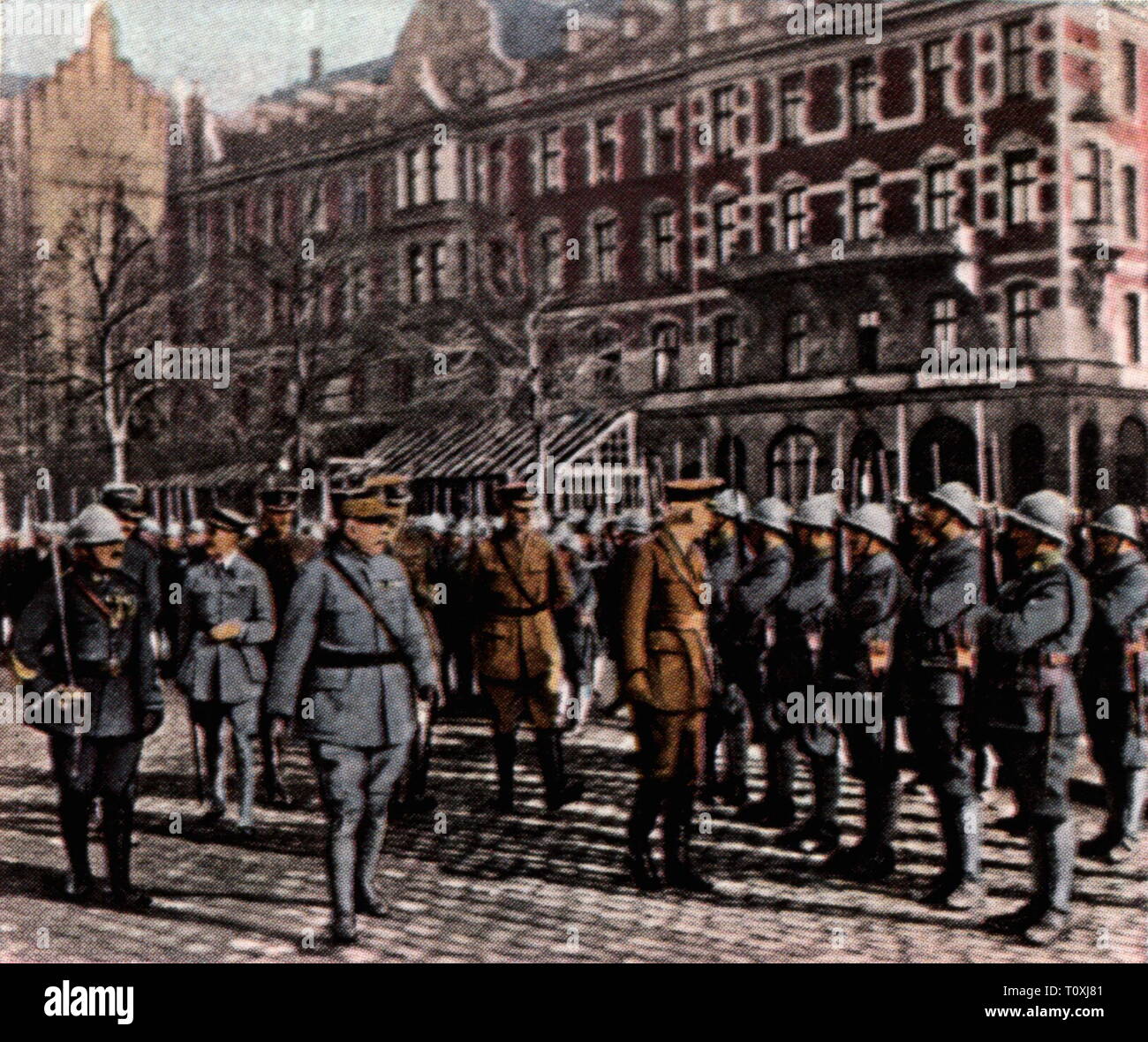 Politica, Inter-Allied professione in Gdansk, sfilano le truppe francesi sul Oliva-Platz, 19.2.1920, fotografia colorata, carta di sigaretta, serie 'Die Nachkriegszeit', 1935, libera città di Danzica, Oliva square, stato libero, Stati liberi, lega delle nazioni, la clausola del Trattato di Versailles, Trattato di Versailles, militare, entente, Francese, soldati, soldato, persone, la Prussia, Germania Reich tedesco, Repubblica di Weimar, 1920s, xx secolo, politica, politica, parade, parate, colorato, colorato, dopoguerra, periodo post-bellico, post-bellico, post-bellico, hist, Additional-Rights-Clearance-Info-Not-Available Foto Stock