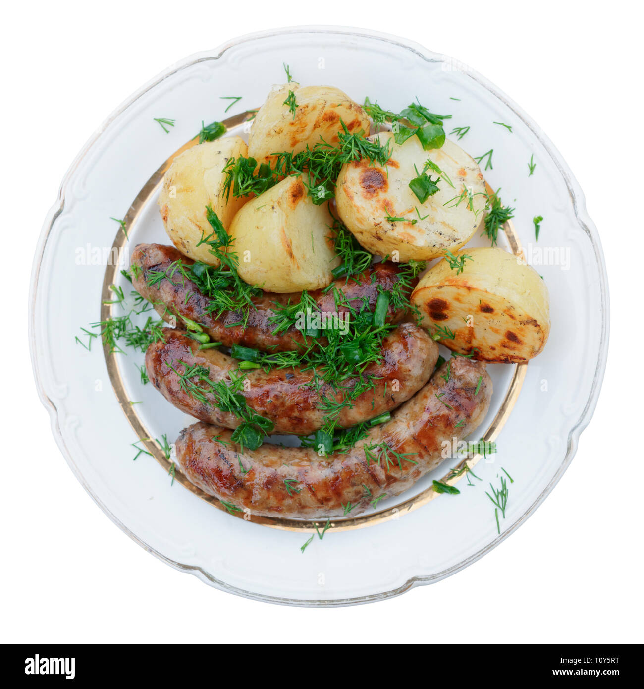 Salsicce alla griglia e patate shot dal di sopra, isolato con tracciato di ritaglio Foto Stock