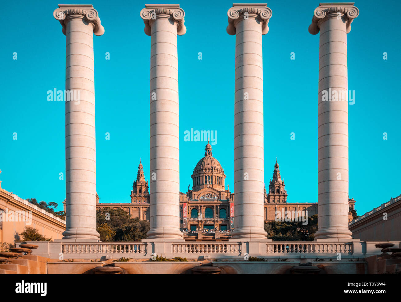 Le quattro colonne colonne iconico in Barcellona Foto Stock