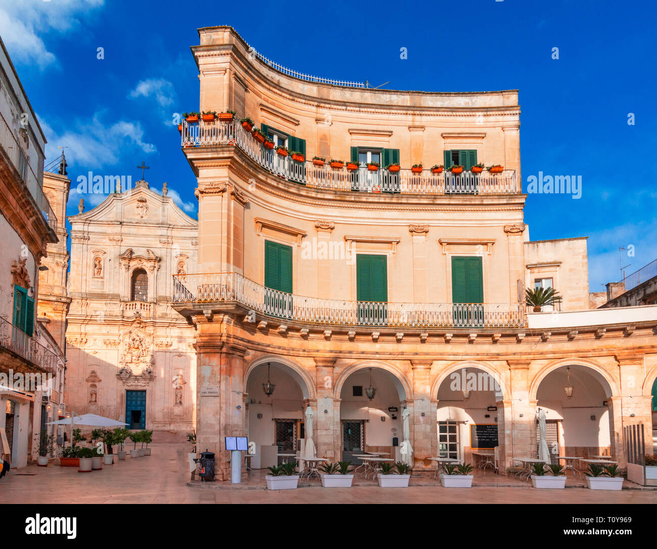 Martina Franca, Puglia, Italia: vista notturna di Piazza Plebiscito e la Cattedrale di st. Martin, Puglia Foto Stock