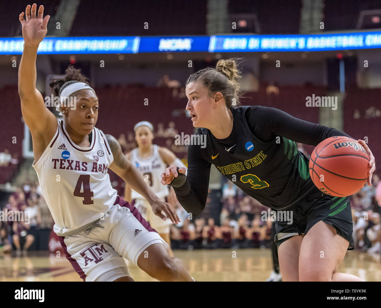 College Station, Texas, Stati Uniti d'America. 22 mar 2019. Wright State Raiders guard Emily Vogelpohl (3) e Texas A&M Aggies guard Shambria Washington (4) durante la seconda metà del primo round del 2019 torneo del NCAA tra Texas A&M Aggies e Wright State predatori a Arena Reed College Station, TX, Stati Uniti d'America il punteggio finale Texas A&M Aggie vincere 84-61 © Maria Lysaker/CSM Credito: Cal Sport Media/Alamy Live News Foto Stock