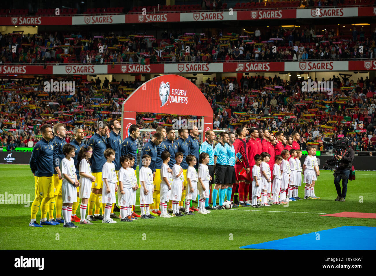 Le squadre a cantare l'inno nazionale durante le qualificazioni - Gruppo B di Euro 2020 partita di calcio tra il Portogallo vs Ucraina. (Punteggio finale: Portogallo 0 - 0 Ucraina) Foto Stock