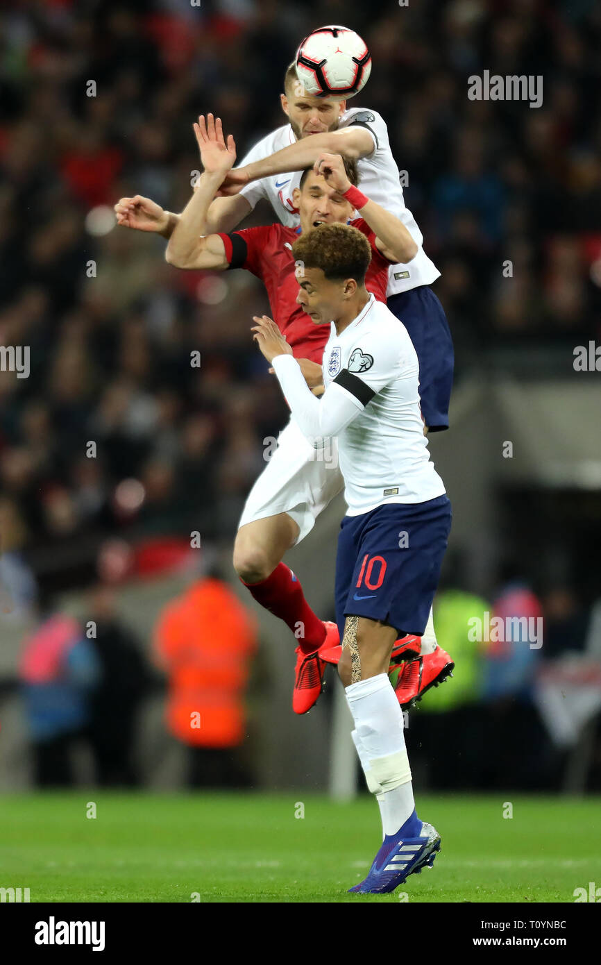 Lo stadio di Wembley, Londra, Regno Unito. 22 Mar, 2019. Il Campionato Europeo UEFA football di qualificazione, Inghilterra contro la Repubblica ceca; Eric Dier di Inghilterra vince una testata contro David Pavelka della Repubblica ceca Credito: Azione Sport Plus/Alamy Live News Foto Stock