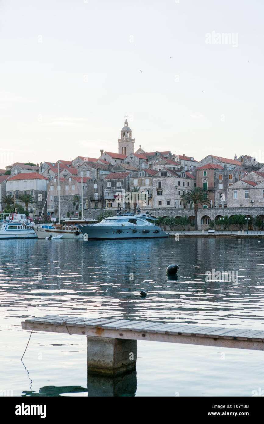 La città di Korcula al tramonto, isola di Korcula, Croazia Foto Stock