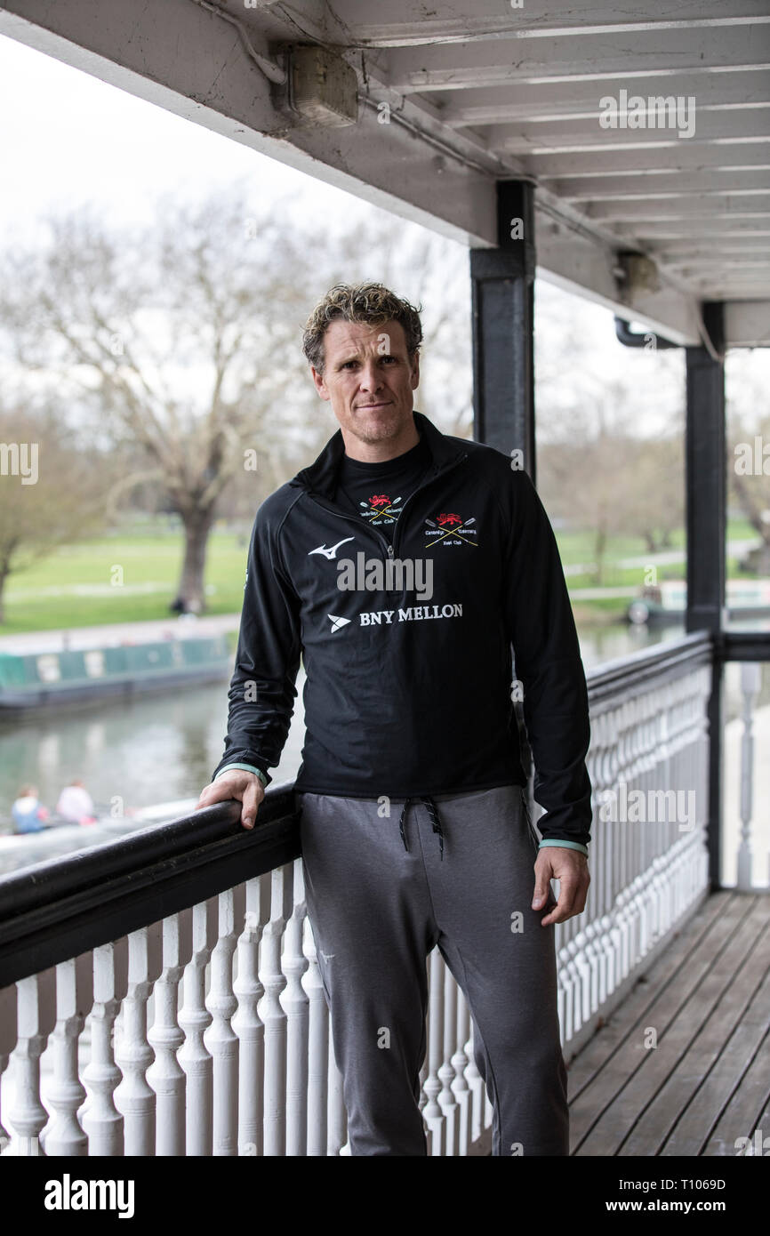 James Cracknell, ex Olympic vogatore, seduti nella sala Capitani a Cambridge University Boat Club davanti al boat race il 7 aprile 2019, Inghilterra. Foto Stock