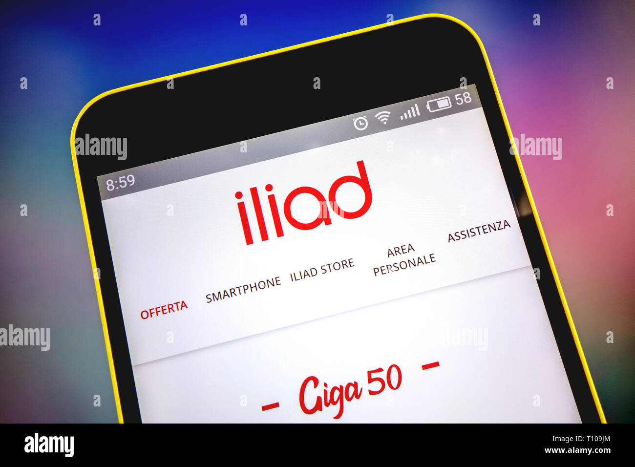 Berdyansk, Ucraina - 21 Marzo 2019: Iliade website homepage. Iliade logo visibile sullo schermo del telefono, illustrativi editoriale. Foto Stock