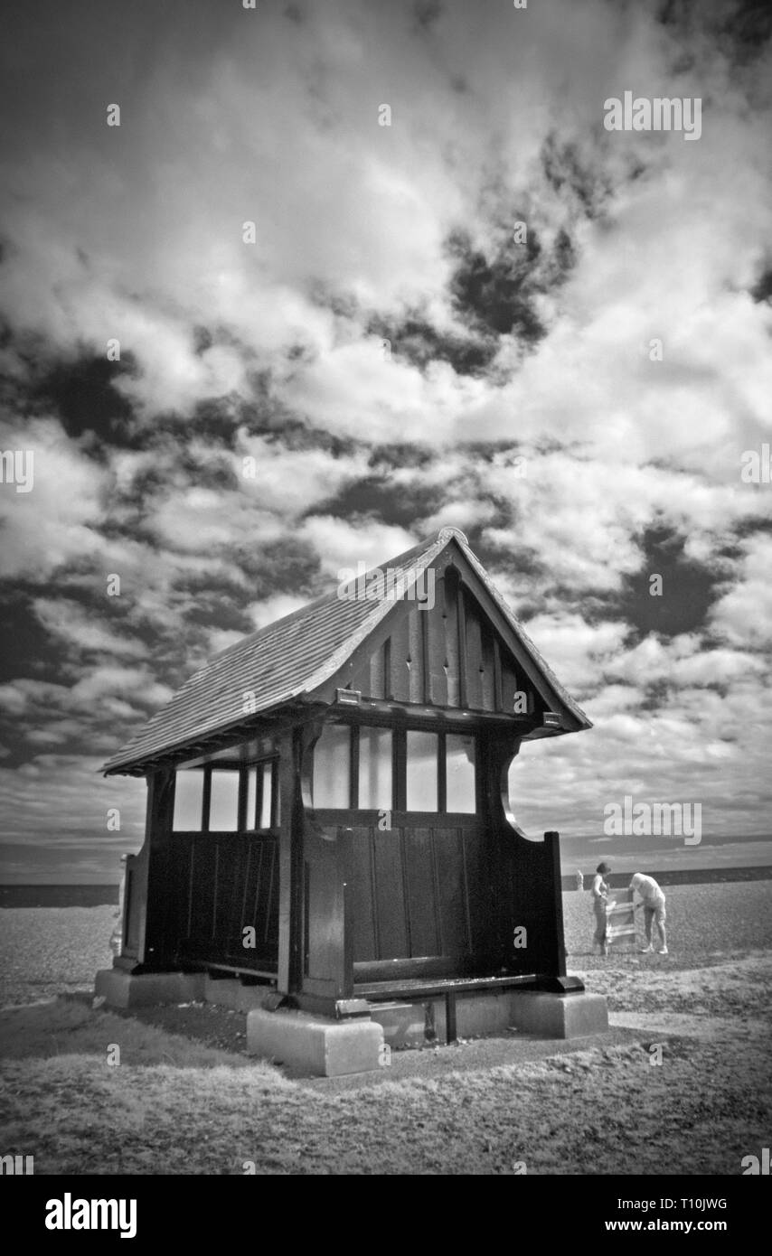 Spiaggia Spiaggia di capanna utenti Aldeburgh Suffolk REGNO UNITO Foto Stock