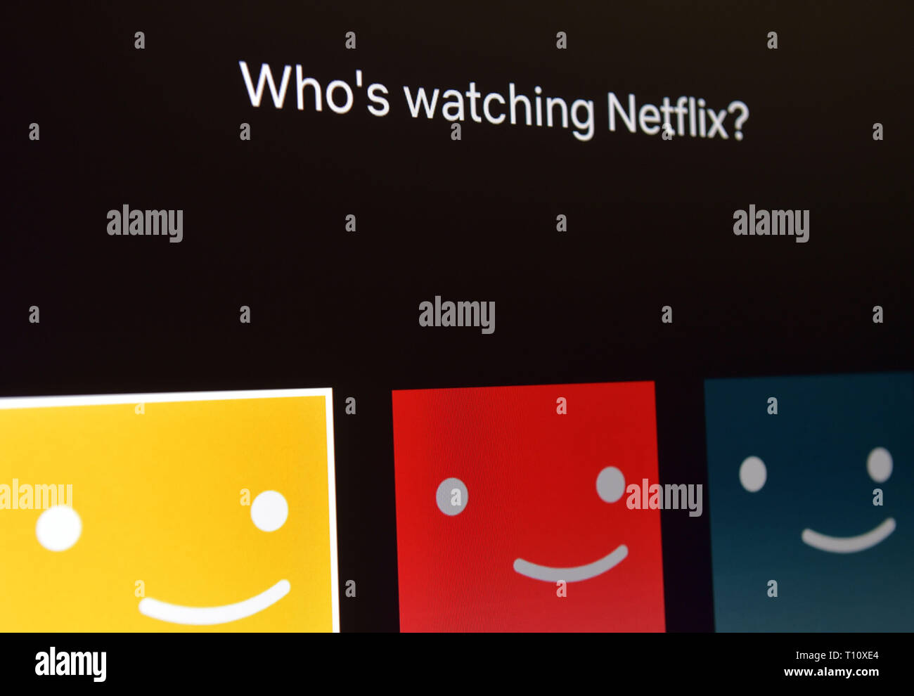 Stock foto del cliente Netflix icone che sono visti prima di selezionare la persona nominata la visualizzazione del canale, disponibile su una smart tv. Foto Stock