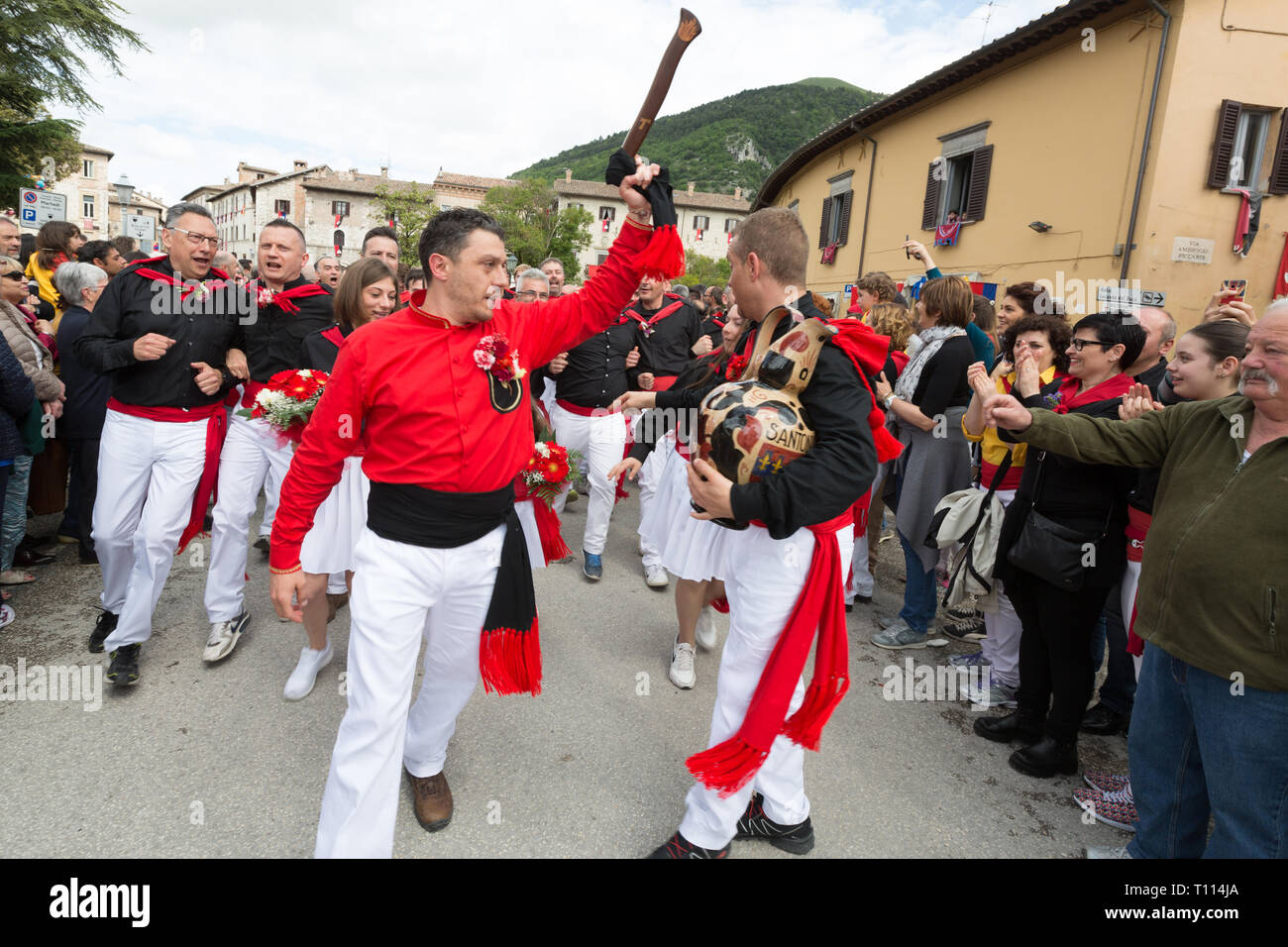 GUBBIO, Italia - 15 Maggio 2016 - Membri di San Antonio squadra arriverà a partecipare all'annuale Festa dei Ceri Foto Stock