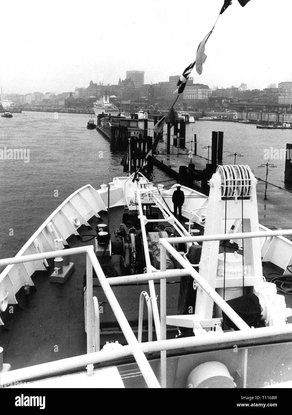 Guerra del Vietnam 1955 - 1975, aiuti umanitari, il ritorno della nave ospedale "Helgoland' della Croce Rossa tedesca dal Sud del Vietnam, Amburgo, gennaio 1972, Additional-Rights-Clearance-Info-Not-Available Foto Stock