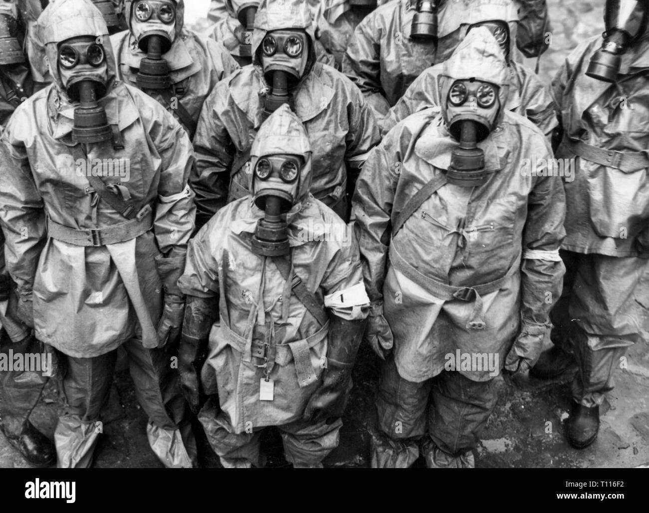 Politica di difesa civile, Francia, trapanare, aiutanti in marcia di protezione contro gas mostarda, 10.10.1936, Additional-Rights-Clearance-Info-Not-Available Foto Stock