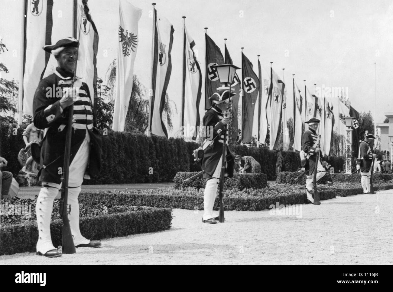 Il nazismo / socialismo nazionale, Evento mostra '700 anni Berlino', i soldati in uniformi a partire dal momento di inizio del secolo XVIII in open-air sito, 16.8.1937, Additional-Rights-Clearance-Info-Not-Available Foto Stock