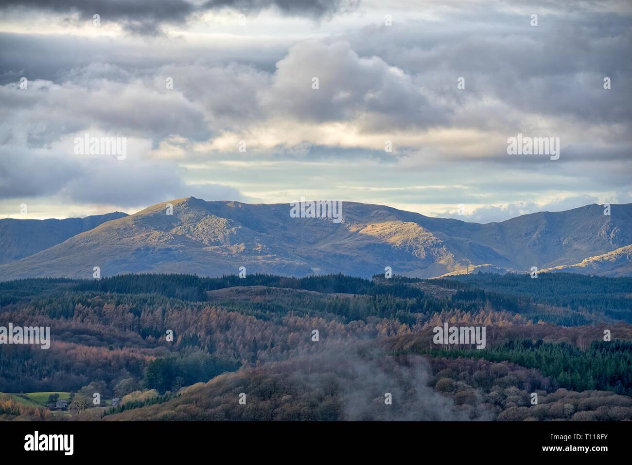 Una vista panoramica della Coniston fells nel Lake District inglese. Foto Stock