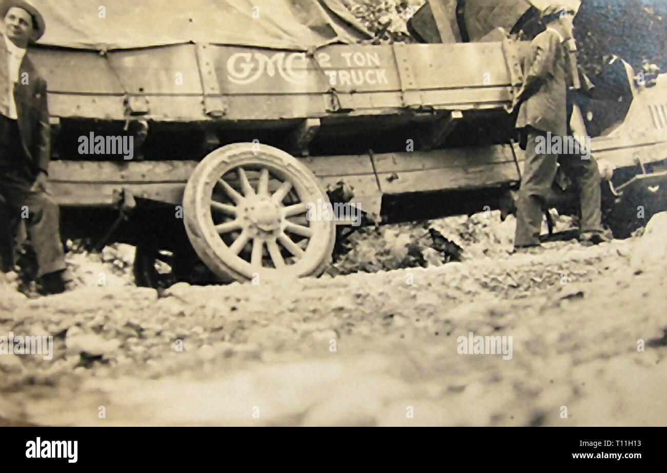 Foto di primi motori America-General 2 Ton carrello test in salita. Foto Stock