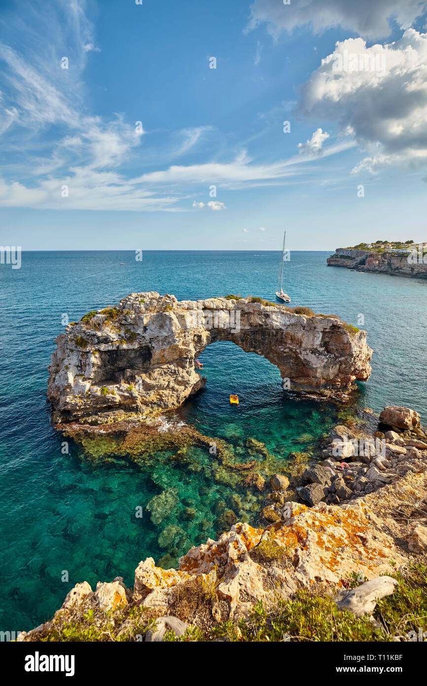 Es Pontas arco naturale, uno di Mallorca Attrazioni di alto livello, Spagna. Foto Stock