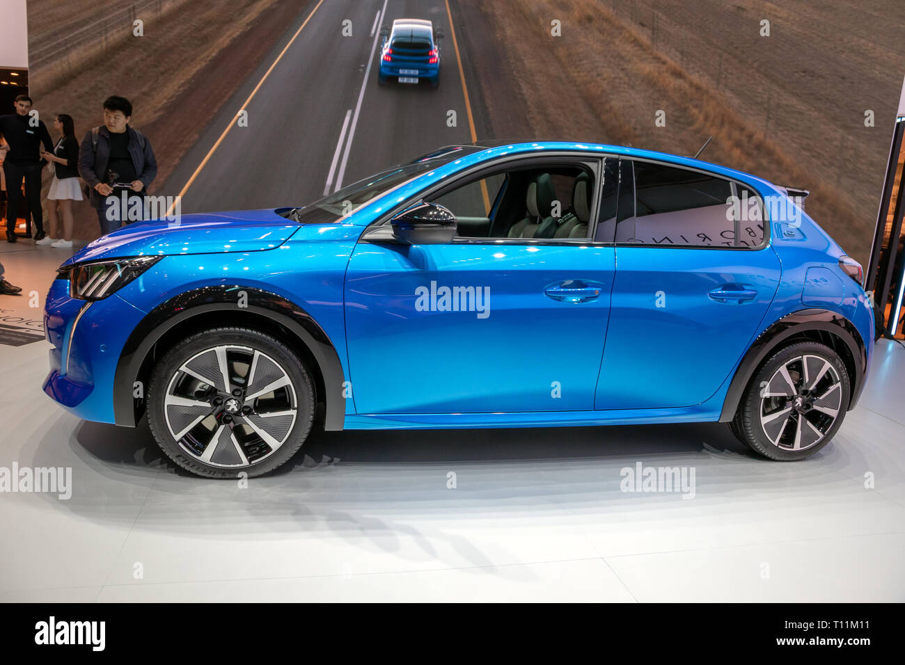 Ginevra, Svizzera - Marzo 5, 2019: Elettrico Peugeot e-208 reveiled auto all'ottantanovesimo Geneva International Motor Show. Foto Stock