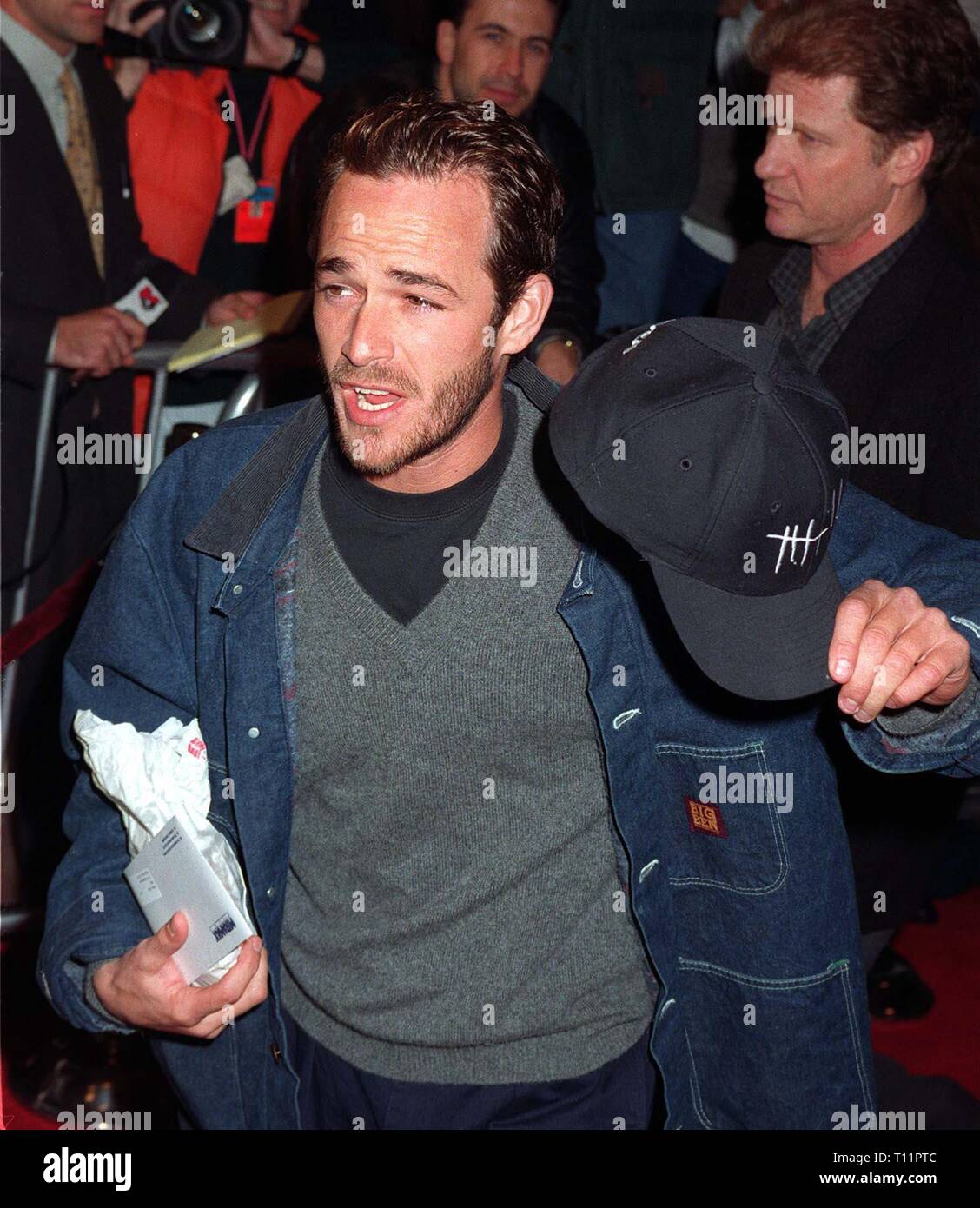 LOS ANGELES, CA. 15 gennaio 1997: Attore Luke Perry alla premiere di 'coccodrillo dell'Albino.' Pix: Paul SMITH Foto Stock