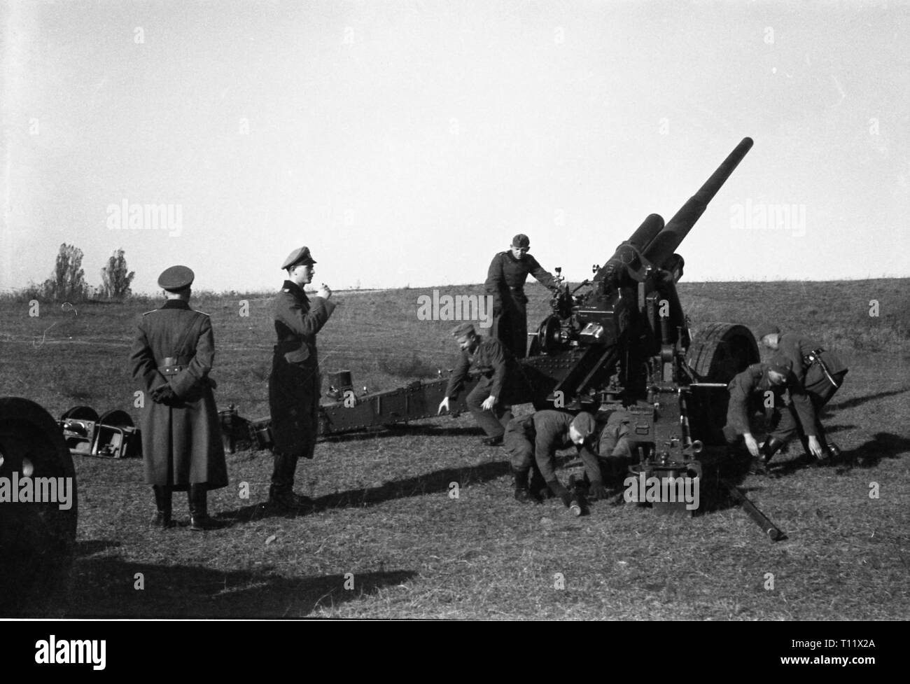 Wehrmacht Heer Leichte Feldhaubitze leFH 18 10,5 cm / 105 mm - Esercito Tedesco luce leFH Howtizer18 105,5cm / 105mm Foto Stock