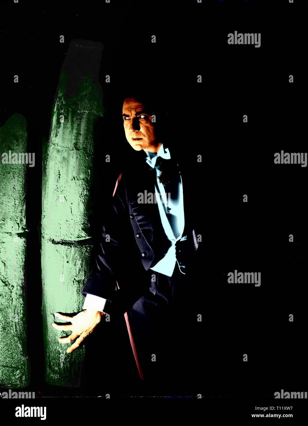 1931 American pre-codice vampiro-film horror diretto da Tod Browning e interpretato da Bela Lugosi come Conte Dracula. Prodotto da Universal, la sceneggiatura è basato sullo stadio 1924 play Dracula di Hamilton Deane e John L. Balderston, che a sua volta è vagamente basato sul romanzo Dracula di Bram Stoker.[ Credito: Hollywood Archivio foto / MediaPunch Foto Stock