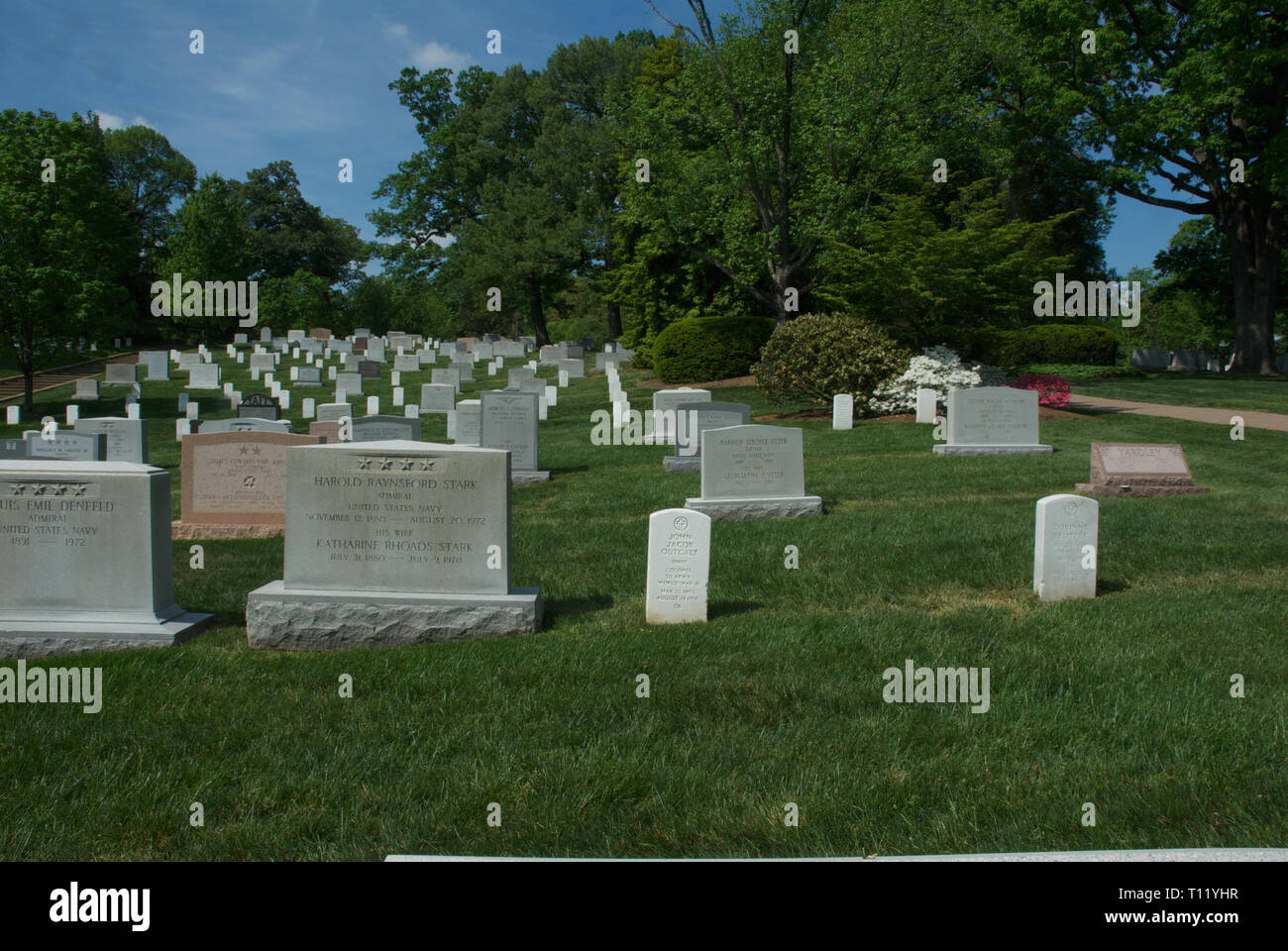 Arlington Virginia, Stati Uniti d'America, 20 aprile 2012, il Cimitero Nazionale di Arlington, nella contea di Arlington, Virginia, direttamente attraverso il fiume Potomac da il Lincoln Memorial, è un Stati Uniti cimitero militare sotto il cui 624 acri sono state previste vittime, e veterani del defunto, della nazione inizio conflitti con la Guerra Civile Americana, nonché reinterred morto da guerre precedenti. È stato stabilito durante la Guerra Civile per motivi di Arlington casa, che era stata la fattoria della famiglia dei Confederati generale Robert E. Lee la moglie Maria Anna (Custis) Lee (un pronipote di Martha Foto Stock
