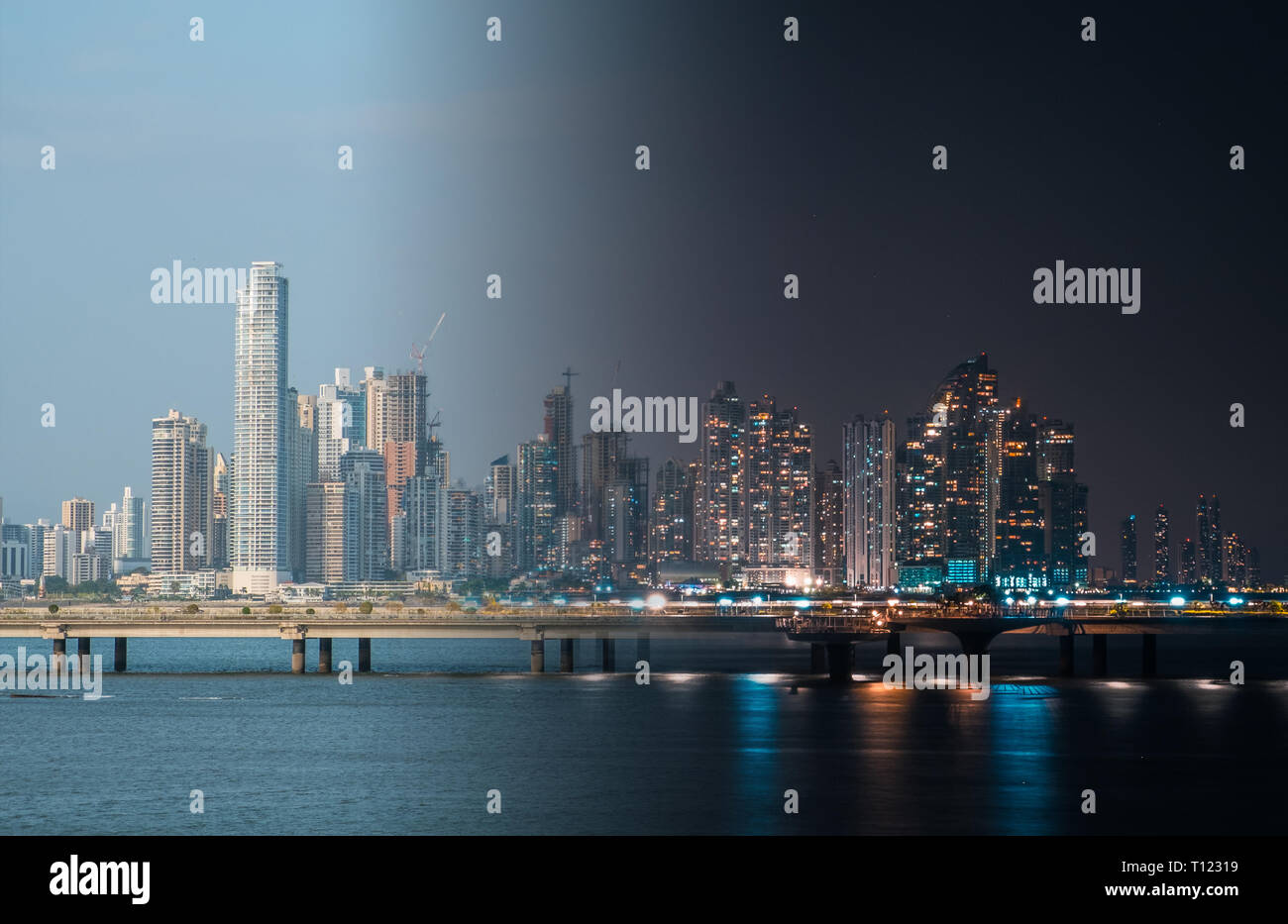 Panama City skyline di notte e di giorno - panorama cotyscape Foto Stock
