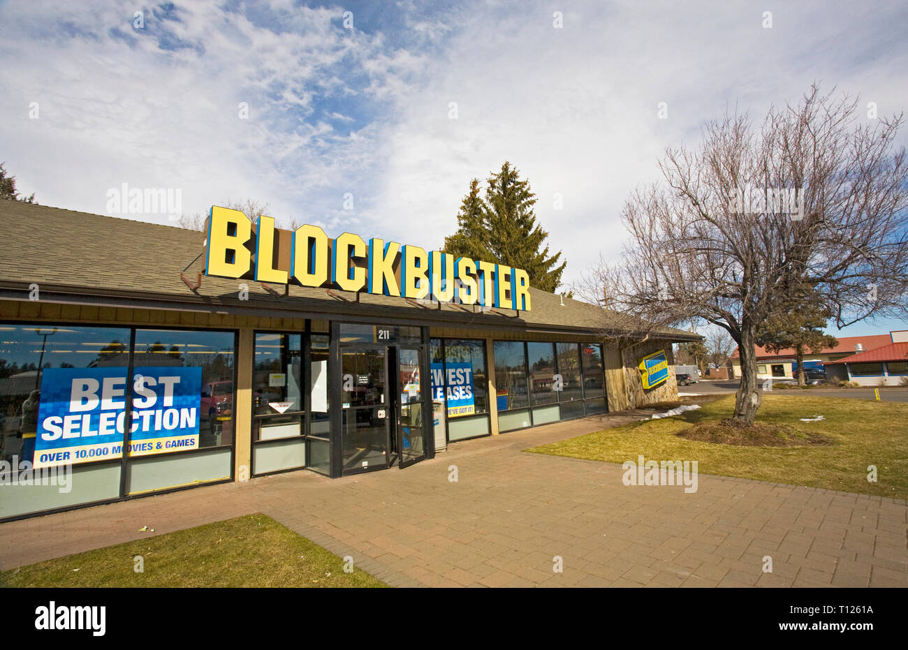 L'ultimo Blockbuster noleggio video store in tutto il mondo si trova nella piccola cittadina di piegare, Oregon. Foto Stock