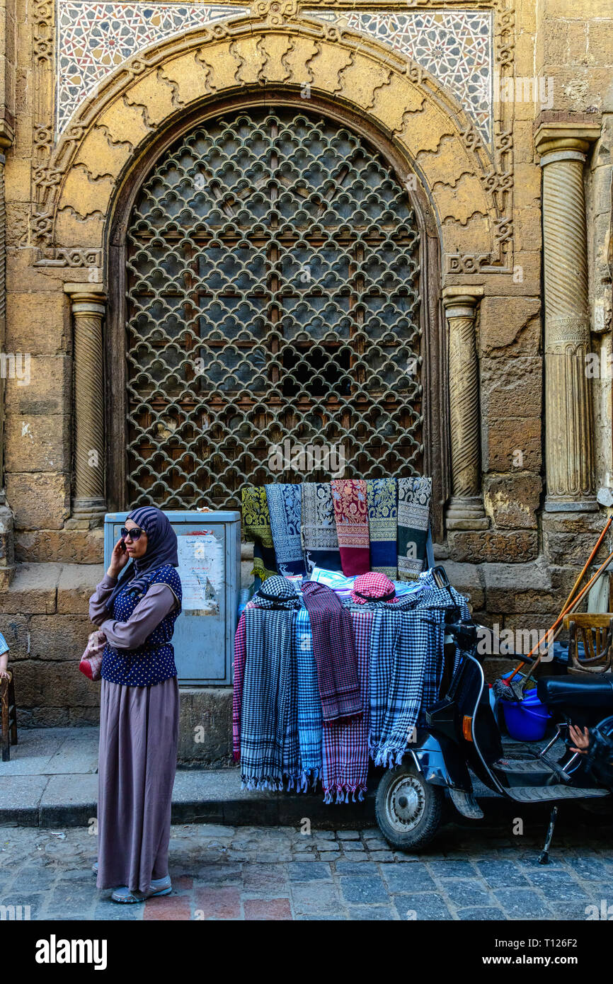 La pietra scolpita e parete finestra ornamentali grill di Sabil Kuttab Aly El-Mutahhir moschea Foto Stock