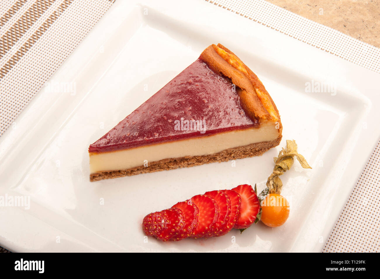 Güzel bir ortamda odaya hazırlanan espresso muhteşem ile Peynirli kek. Dolci di ricotta con bellissime expresso preparato per la camera in un bellissimo contesto Foto Stock
